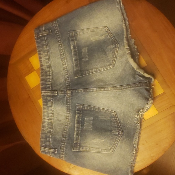 Women's  Forever 21 shorts size 30. - Picture 2 of 3